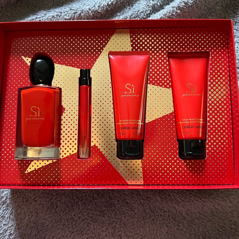 Armani Si Passione Star Gift Box - Red and Gold